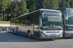 Iveco-Irisbus Crossway von Ötztaler (ohne Nummerntafel), abgestellt in Ötztal-Bahnhof. Aufgenommen 15.6.2021.