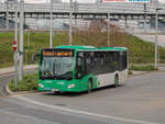 Graz. Wagen 117 der Graz Linien verlässt hier am 03.05.2021 die Haltestelle Puntigam als Linie 64.