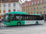 Graz. Seitenaufnahme: Wagen 60 der Graz Linien ist hier am 7.10.2020 an einem seiner letzten Betriebstage am Jakominiplatz zu sehen.