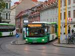 Graz. Am Abend des 17.07.2023 steht Wagen 1017 von Dr. Richard abfahrbereit als Linie 511 am Jakominiplatz.