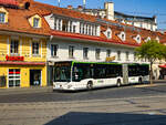 Graz. Wagen 1701 von Dr. Richard, ist hier am 12.04.2024 während einer Schulfahrt am Jakominiplatz zu sehen.