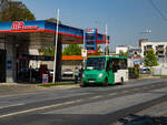 Graz. Wagen 0151 von Dr. Richard, ist hier am 12.04.2024 als Linie 30 bei der Karlauer Kirche zu sehen.