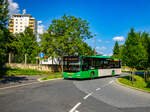 Graz. Ein Lion's City der Firma Grünerbus, biegt hier am 19.05.2024 als Linie 74 in die Endhaltestelle Thondorf ein.