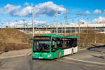 Graz. Einen der ersten fr�hlingshaften Tage in Graz gab es am 17. Februar 2026. Wagen 124 der Graz Linien verl�sst hier die Wendeschleife Puntigam.