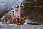 Bus 437 der Linie O der Innsbrucker Verkehrsbetriebe in der Endhaltestelle Peerhofsiedlung in Innsbruck.