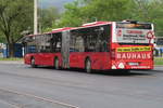 Mercedes-Benz O 530 II (Citaro Facelift) der Innsbrucker Verkehrsbetriebe, Bus Nr. 421, an der Endhaltestelle der Linie O Josef-Kerschbaumer-Straße in Innsbruck. Gleisbauarbieten für die Straßenbahn sind an dieser Stelle schon vollendet. Aufgenommen 5.5.2018.