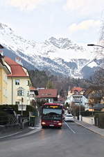 Innsbruck: Die Linie J ist baustellenbedingt (Sperre der Riedgasse) umgeleitet, hier in der Brandjochstraße.