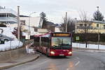 Innsbruck: Bus Nr. 435 der Linie O bei der Hst. Tschiggfreystraße kurz vor Umstellung des Liniennetzes. Mit Umstellung der Linienäste zur Peerhofsiedlung und nach Technik West auf Straßenbahn Ende 2017 war der Ast nach Allerheiligen der letzte, der noch von der Linie O bedient wurde. Aufgenommen 23.1.2019.