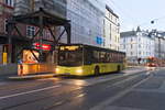 MAN Niederflurbus 3. Generation (Lion's City) der Innbus Regionalverkehr/Innsbrucker Verkehrsbetriebe (Bus Nr. 214) als Schienenersatzverkehr für die Stubaitalbahn/Linie STE an der Haltestelle Bürgerstraße in Innsbruck. Aufgenommen 7.11.2020.