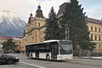 Innsbruck: Schienenersatzverkehr für die Straßenbahnlinie 1 wegen einer Demonstration. Bus Nr. 606 an der Haltestelle Bundesbahndirektion. Aufgenommen 12.12.2021.
