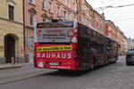 Innsbruck: Schienenersatzverkehr für die Straßenbahnlinie 1 (Linie 1SE), Bus Nr. 421 in der Andreas-Hofer-Straße. Aufgenommen 16.3.2022.