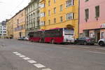 Innsbruck: Schienenersatzverkehr für die Straßenbahnlinie 1 (Linie 1SE), Bus Nr. 418 der Innsbrucker Verkehrsbetriebe bei der Hst. Maximilianstraße. Aufgenommen 16.3.2022.