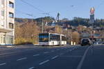 Innsbruck: Schienenersatzverkehr für die Straßenbahnlinie 1 (Linie 1SE), Bus Nr. 843 in der Fritz-Konzert-Straße. Aufgenommen 22.3.2022.