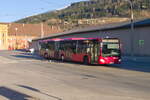 Innsbruck: Schienenersatzverkehr für die Straßenbahnlinie 1 (Linie 1SE), Bus Nr. 432 in Anfahrt auf die Haltestelle Stubaitalbahnhof. Aufgenommen 22.3.2022.