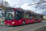 Innsbruck: Bus Nr. 440 der Innsbrucker Verkehrsbetriebe ist als Linie F über die Kranebitter Allee umgeleitet. Aufgenommen 7.4.2022.