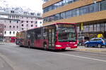 Innsbruck: Mercedes-Benz Citaro Facelift der Innsbrucker Verkehrsbetriebe (Bus Nr. 425) ist als Linie R über die Brunecker Straße umgeleitet. Aufgenommen 7.2.2024.