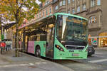 Volvo 8900 von Postbus (BD-16781) als Linie 404 an der Haltestelle Innsbruck Landesgericht.
