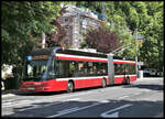 O-Bus Nr. 404 hält hier auf der Linie 5 in Richtung Hauptbahnhof Salzburg am 27.5.2022 an der Imbergstraße. 