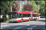 O-Bus Nr. 303 hält hier auf der Linie 8 in Richtung Messe Salzburg am 27.5.2022 an der Imbergstraße. 