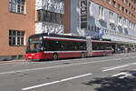 Hess lighTram19 BGT-N1D der Salzburg AG (Bus 428, S-998WF) an der Haltestelle Salzburg Kiesel. Aufgenommen 21.9.2022.