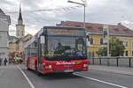 MAN Lion's City von Dr. Richard Kärnten (Bus 8875, VI-516 EM) als Linie 50 auf der Draubrücke in Villach. Aufgenommen 1.9.2022.