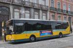 LISBOA (Distrito de Lisboa), 26.04.2014, CARRIS-Bus 4226 als Linie 742 beim Halt in der Haltestelle Calvário