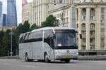 Russland / Bus Moskau / Bus Moscow: Reisebus des chinesischen Herstellers Higer (HIGER BUS Company Ltd.), aufgenommen im Juli 2015 im Stadtgebiet von Moskau. 