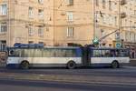 Trolleybus 1133 der Linie 45 in St. Petersburg, hinter dem Haus der Sowjets (Дом Советов), am 05.11.2017