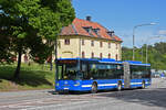 SCANIA Bus 7916, auf der Linie 176, fährt zur Haltestelle beim Schloss Drottingholm. Die Aufnahme stammt vom 01.06.2022.