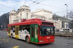 Serbien / Stadtbus Belgrad / City Bus Beograd: Oberleitungsbus BKM (Belkommunmash) AKSM-321 - Wagen 2049 der GSP Belgrad, aufgenommen im Januar 2016 am Platz der Republik (Trg Republike) in Belgrad.