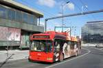 Serbien / Stadtbus Belgrad / City Bus Beograd: Oberleitungsbus BKM (Belkommunmash) AKSM-321 - Wagen 2026 der GSP Belgrad, aufgenommen im Juni 2018 am Slavija-Platz (Trg Slavija) in Belgrad.