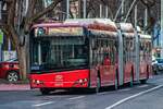 4.1.2024: DPB Wagen 6915 fährt als Einschulung vom Hlavná stanica ab. Zu diesem Zeitpunkt waren die neuen 24m Busse noch nicht im Betrieb und fuhren nur Schulugsfahrten um die Lenker mit dem Überlangen Bus vertraut zu machen. Eine besonderheit an den O-Bussen in Bratislava ist, dass diese als Straßenbahn gesehen werden und daher kein Kennzeichen benötigen.