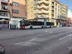 Fabrikneuer Gelenkbus Mercedes-Benz Citaro O 530 G C2, Wagen 823, Vectalia Mia, unterwegs in der Avenida Aguilera in Alicante am 12.12.2023.