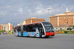 IRIZAR Elektrobus 8541 der TMB, auf der Linie H16, ist am 17.05.2024 in Barcelona unterwegs.