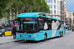 Scania Hybridbus, auf der Flughafenlinie A1, ist am 15.05.2024 in Barcelona unterwegs.