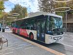 Castrosua Magnus H LE 15 Hybrid (Scania K360H B6x2*4LI), Avanza Benidorm 9007, EZ 07.2026, wartet als Linie 50 an der Haltestelle Benidorm Centro am 29.09.2026.
