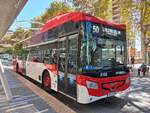 Castrosua Magnus H LE 13 Hybrid (Scania K360H B4x2LI), Avanza Benidorm 9166, EZ 08.2026, wartet als Linie 50 an der Endhaltestelle Benidorm Centro am 29.09.2026.