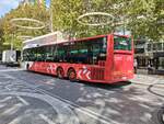 Heckansicht des Castrosua Magnus H LE 15 Hybrid, Avanza Benidorm 9011, an der Haltestelle Benidorm Centro am 29.09.2026.