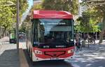 Frontansicht des Castrosua Magnus H LE 13 Hybrid, Avanza Benidorm 9170, auf der Linie 52 an der Haltestelle Benidorm Centro am 29.09.2026.