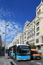 Anfang November 2022 stand dieser Elektrobus von Irizar auf der Madrider Gran Viá im Vormittagsstau.