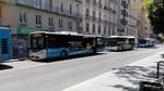 Iveco Urbanway 12 (Wagen 652) und Castrosua New City (Wagen 689) in der Innenstadt von Malaga, Haltestelle Alameda Principal, am 09.08.2017.