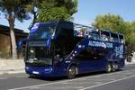Bus Spanien / Bus Mallorca / Sightseeing Bus: Ayats Bravo von Alcudia City Tour / Blue Excursions, aufgenommen im Oktober 2019 im Stadtgebiet von Port d'Alcudia.