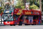 SEVILLA (Provincia de Sevilla), 25.02.2008, Stadtrundfahrtbus, der die touristischen Highlights der Stadt quasi im Linienverkehr anfährt