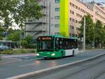 Graz. Am frühen morgen des 26.06.2023 fährt hier ein Mercedes-Citaro der Graz Linien als Linie 74 von Don Bosco nach Dörfla über Hüttenbrennergasse. Der Bus ist hier beim Ostbahnhof zu sehen.