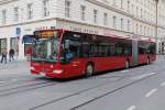 IVB Innsbruck Mercedes Citaro-Gelenkbus der Linie 0 unterwegs in Richtung Olympisches Dorf an der Ecke Marktgraben/Maria Theresien-Strasse.