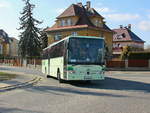 Autobusy Karlovy Vary a.s. Mercedes-Benz O 560 (Intouro) auf der Fahrt durch Franzensbad (Tschechin) am 24. Februar 2018. (2 K9 8937).