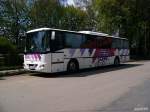 Reisebus Karosa LC956 von CSAD-MHD Kladno am Besuch in Marienbad, abgestellt bei Bahnhof.