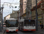 Nicht alle Buslinien verkehren als O-Bus, auf der Linie 11 ist ein Iveco nach Chlumec  unterwegs,währendessen in der gegenrichtung ein Skoda Solaris der Linie 53 fährt, die  doppelte