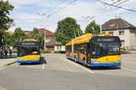 DSZO 27Tr 457 und 451 am 06.Juli 2019 in der Haltestelle Otrokovice, zel.st..