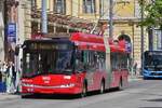 Solaris Trollino, steht an der Haltestelle, vor dem Bahnhof Budapest Keleti.